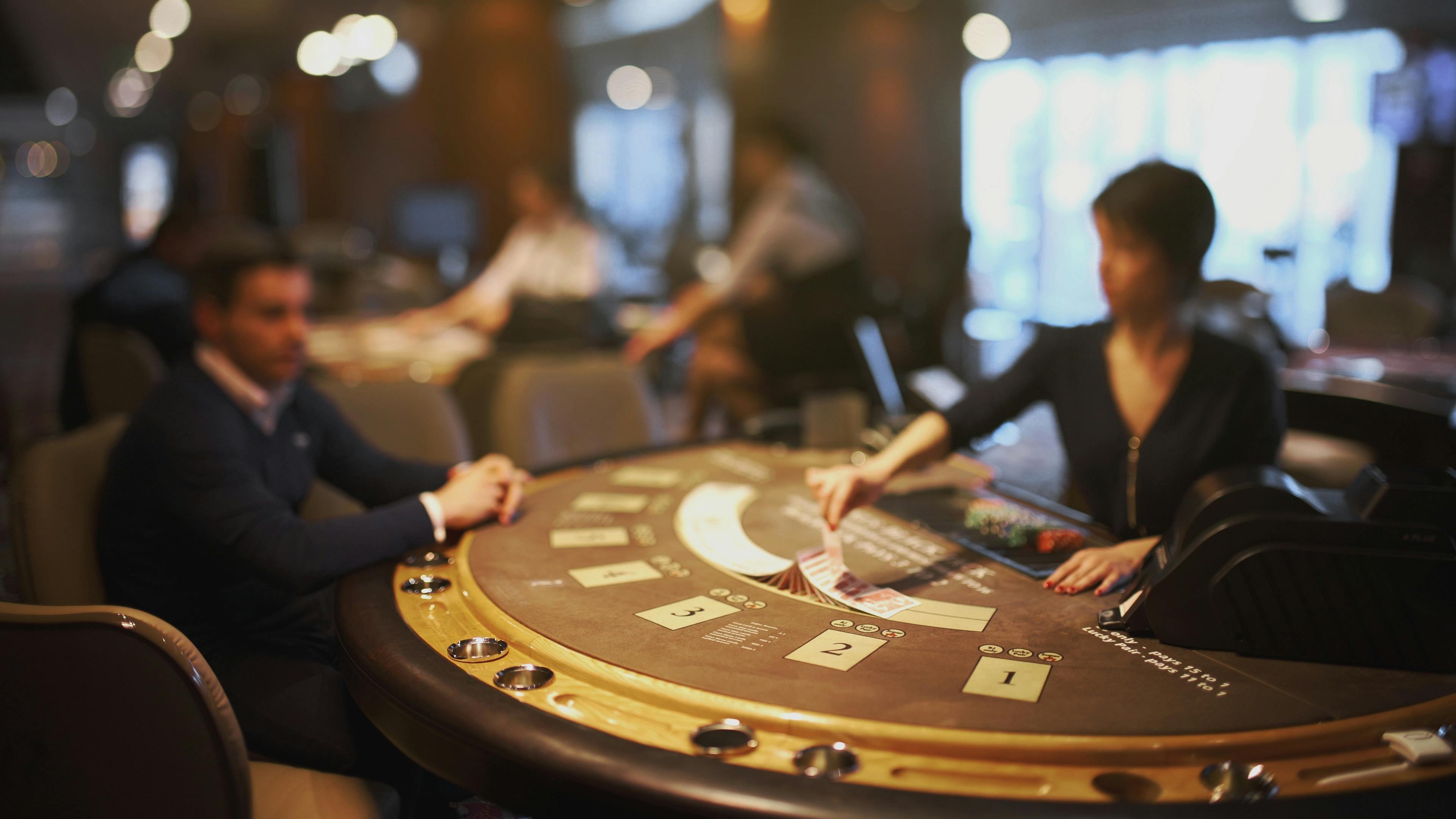 malbet အွန်လိုင်း ကတ်ဂိမ်းများ Baccarat Poker Dragon Tiger